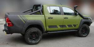 Toyota Hilux вид ззаду збоку