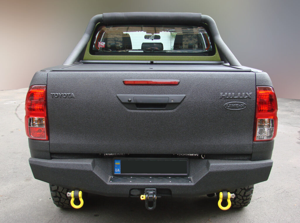 Toyota Hilux вид ззаду