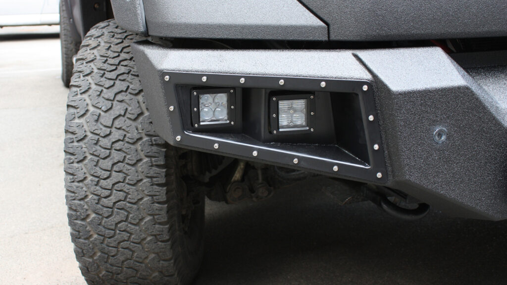 TOYOTA Tundra "Dark Knight" освітлювальні прилади в силовому бампері