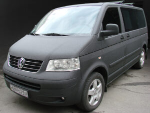 VW Multivan вид спереду-збоку