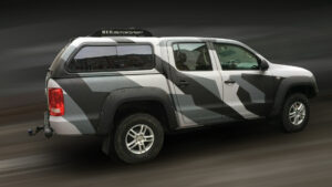 Volkswagen Amarok з нанесеним покриттям Line-X XS-100 з малюнком "камуфляж геометричний"