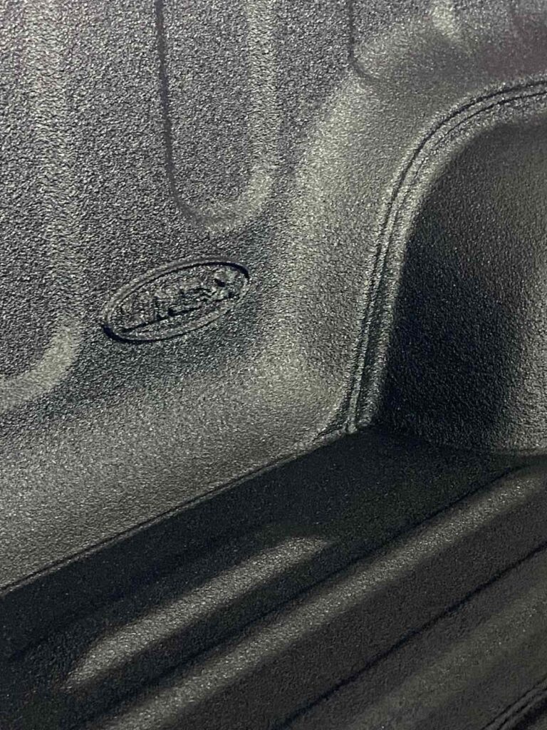 TOYOTA HILUX GR Sport. Детальний погляд на захищений вантажний відсік
