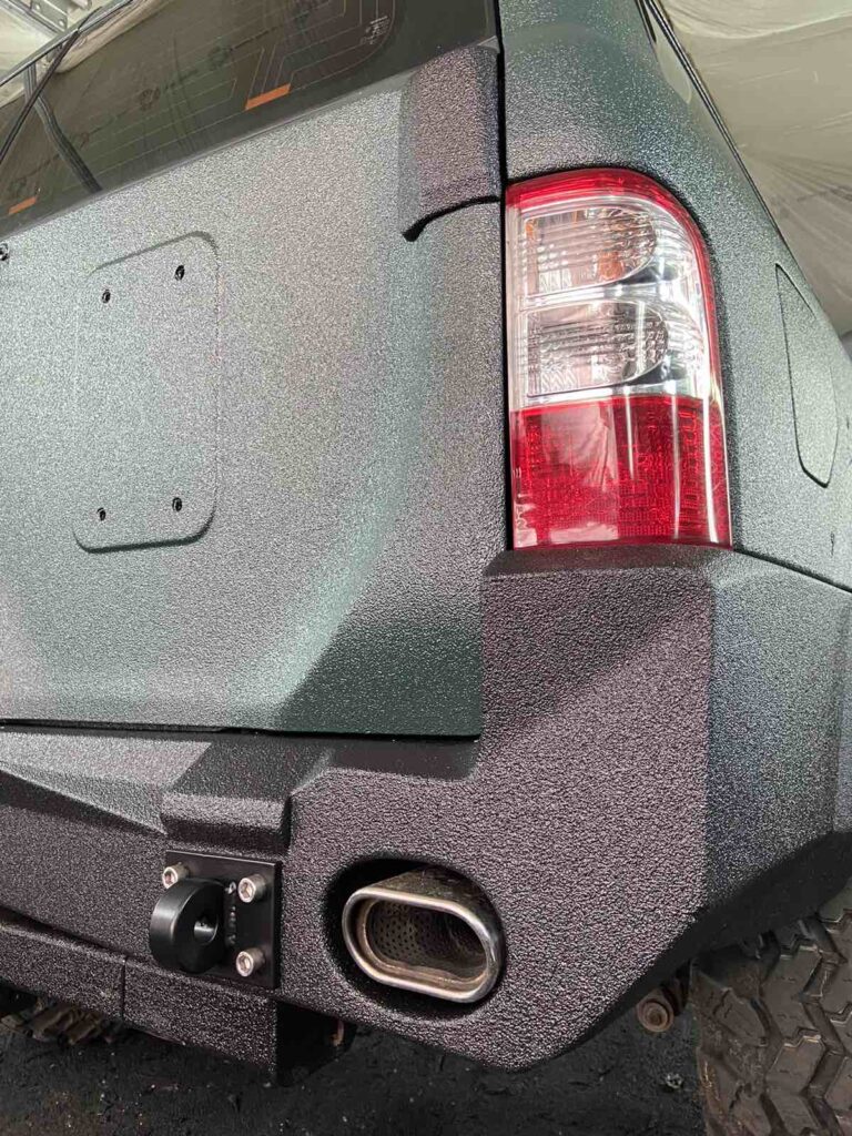 Задній бампер Nissan Patrol GR v8 оброблений покриттям Line-X XS-100