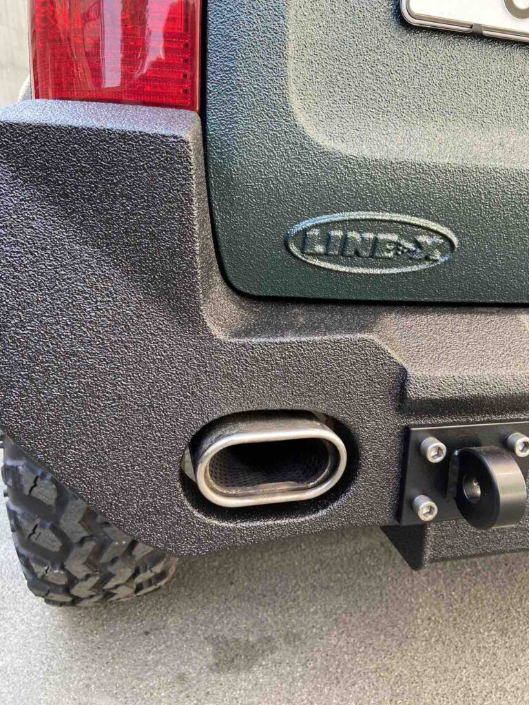 Вихлопна труба Nissan Patrol GR v8 після обробки кузова захисним покриттям Line-X XS-100