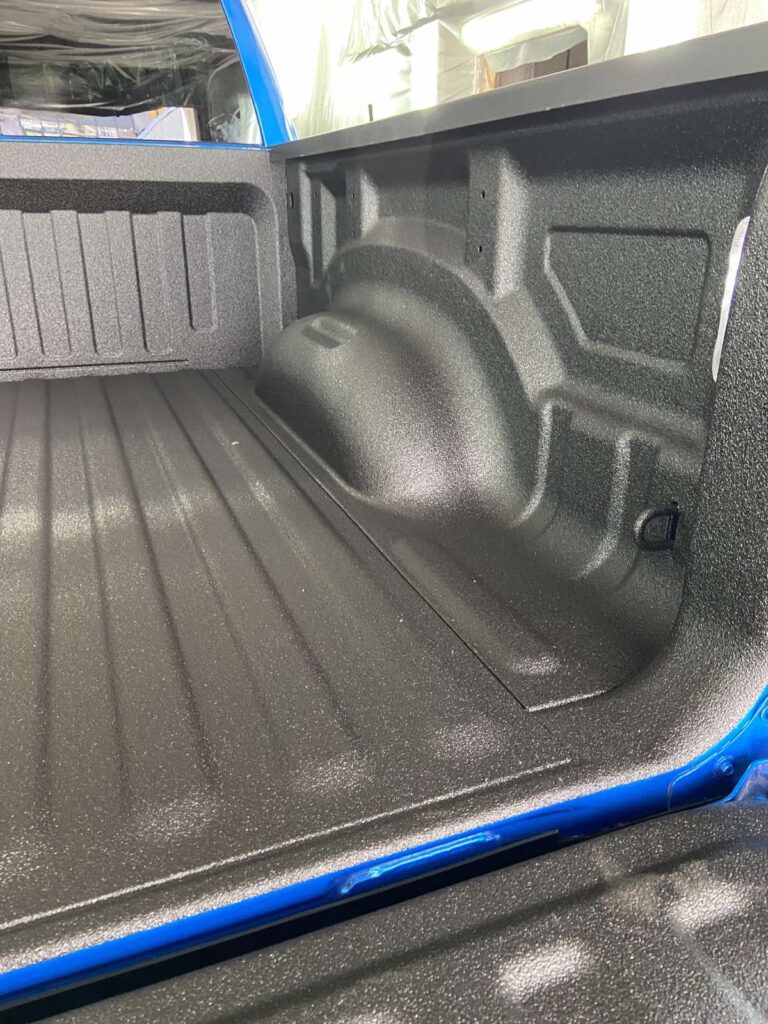 DODGE RAM 1500 TRX після нанесення Line-X у вантажному відсіку