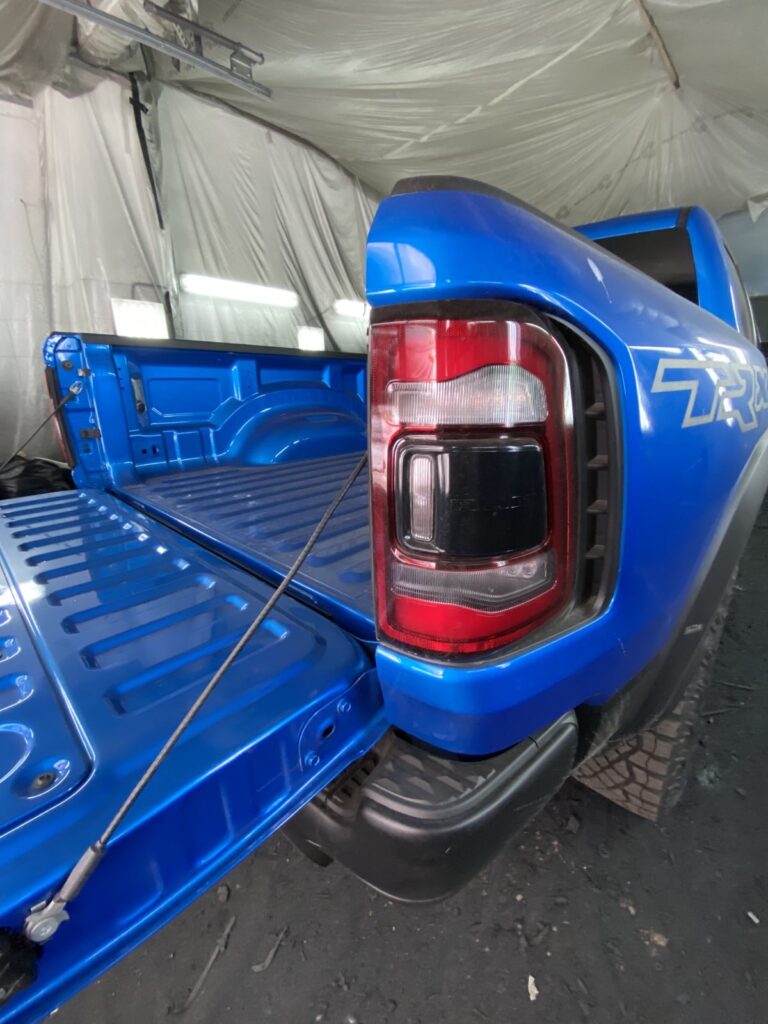 Вантажний підсік DODGE RAM 1500 TRX до початку робіт