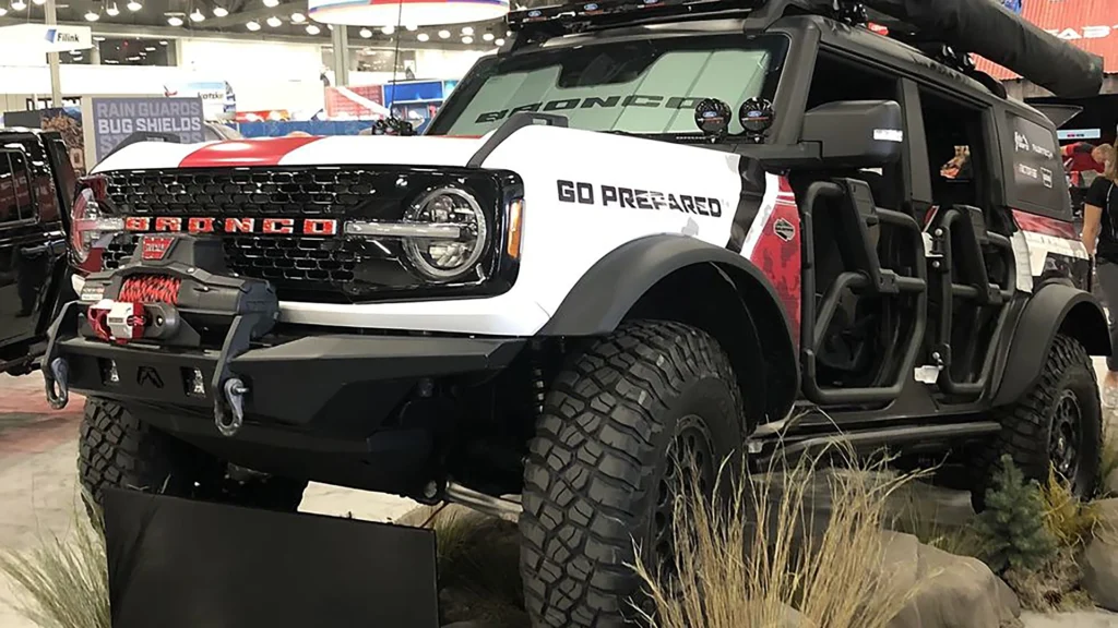 Warn V-6 Bronco Extreme Beach - Extreme Sports Support на SEMA 2023