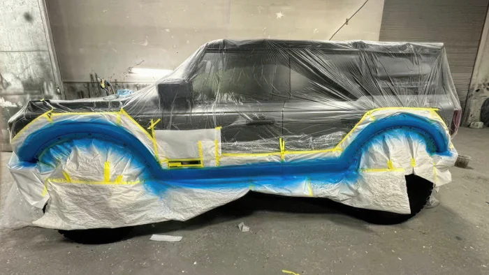 Ford Bronco частковий захист порогів та арок коліс покриттям Line-X