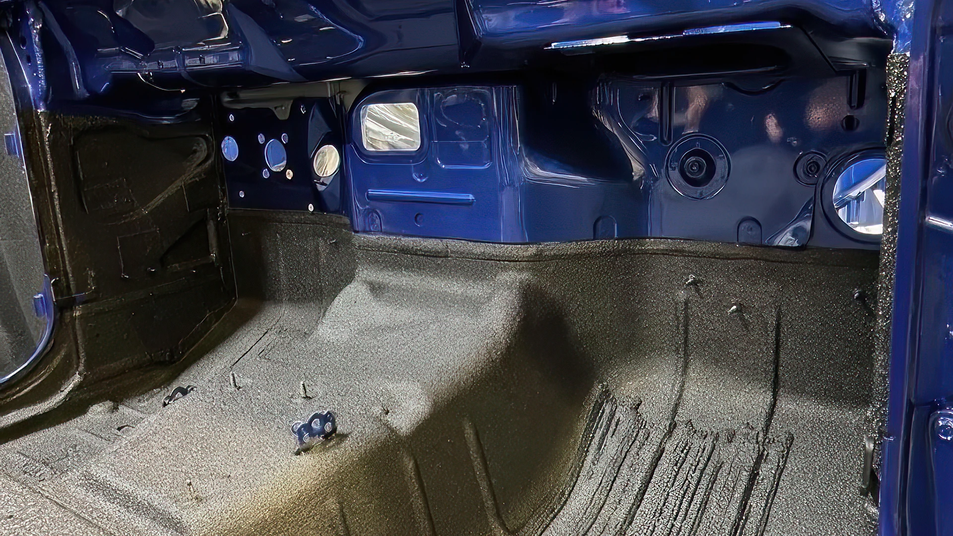 Аплікатори Arizona Line-X використовують Line-X для внутрішніх поверхонь Jeep Wrangler