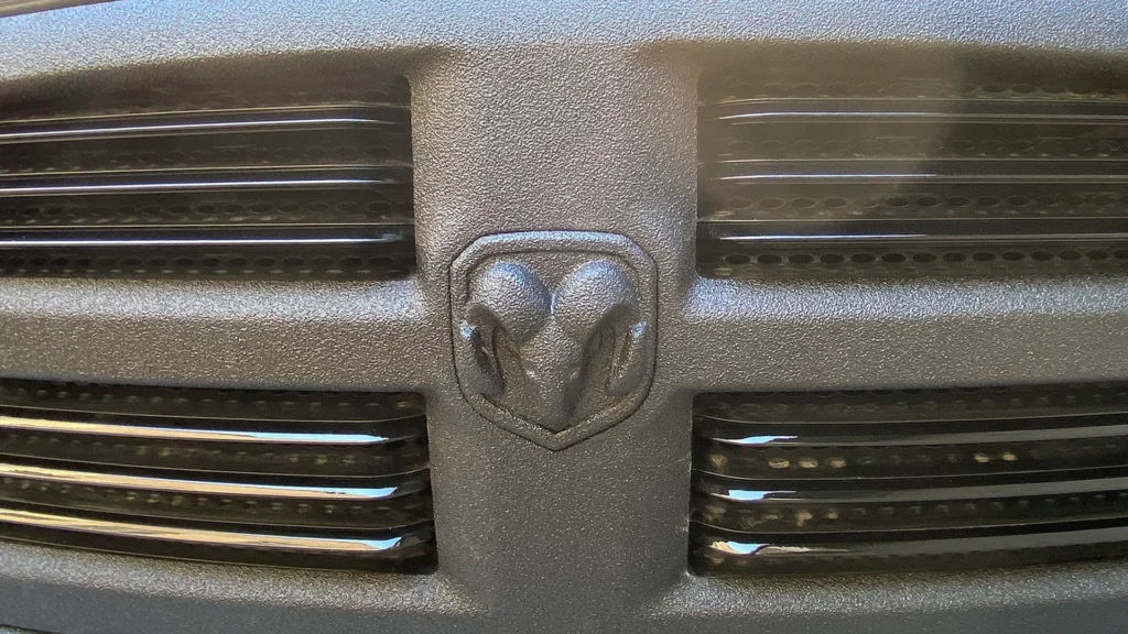 DODGE RAM 1500 із захистом LINE-X та IMRON 700 для захисту від ультрафіолету