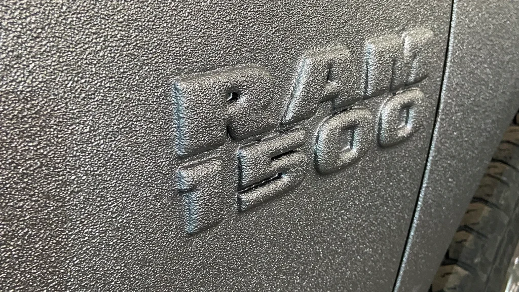 DODGE RAM 1500 із захистом LINE-X та IMRON 700 для захисту від ультрафіолету