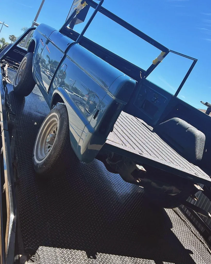 Класичний Ford BRONCO після реставраціі внутрішньої поверхні кузова за допомогою матеріадів LINE-X Premium