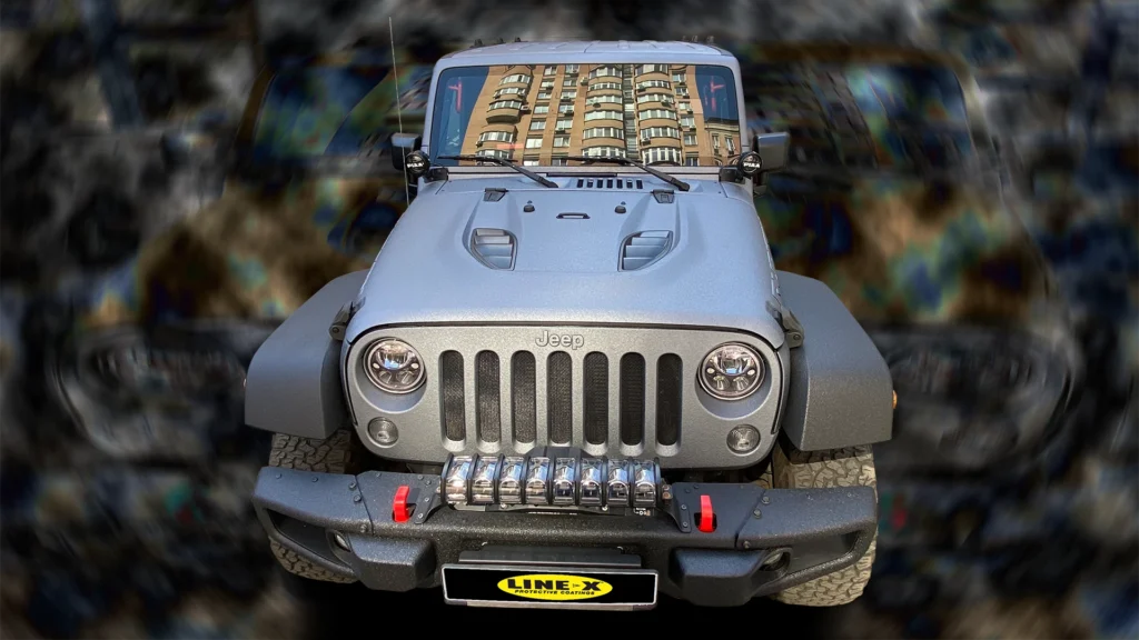 Jeep Wrangler JK. За кілька етапів повністю захищений покриттям Line-X з застосуванням захисту IMRON-700 від ультрафіолету