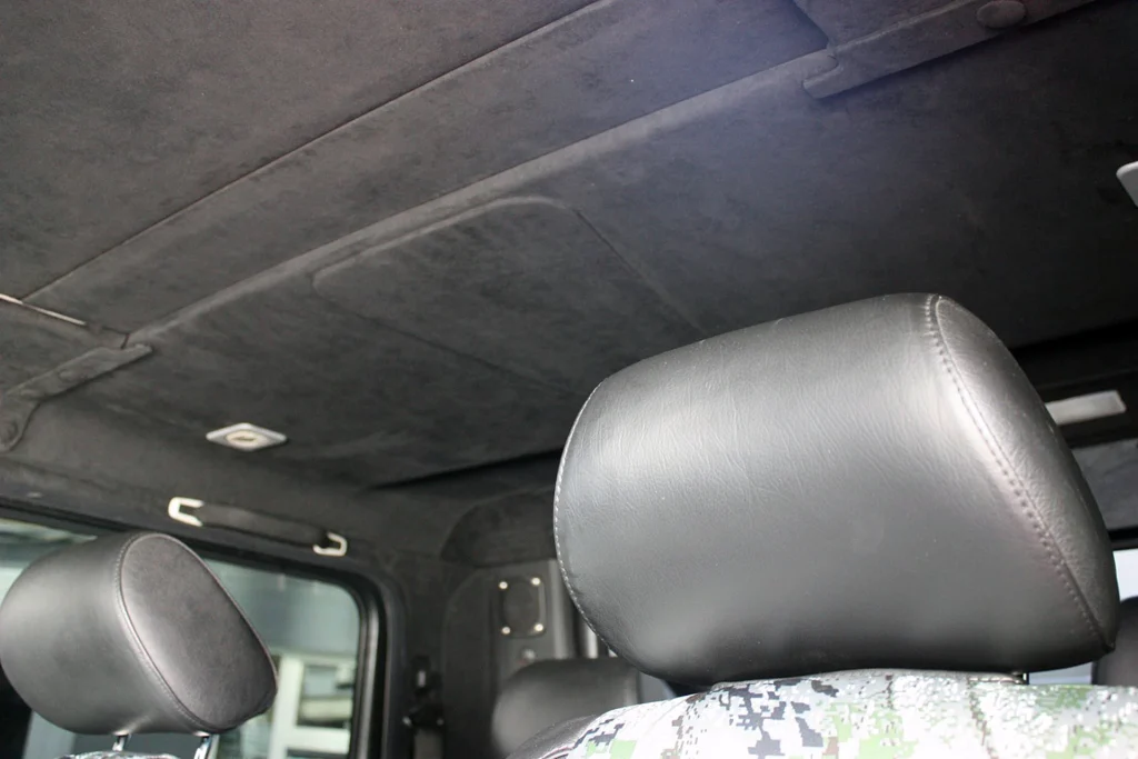 Mercedes-Benz G-class Pickup NEMESIS. Стеля салону, що обтягнута алькантарою.
