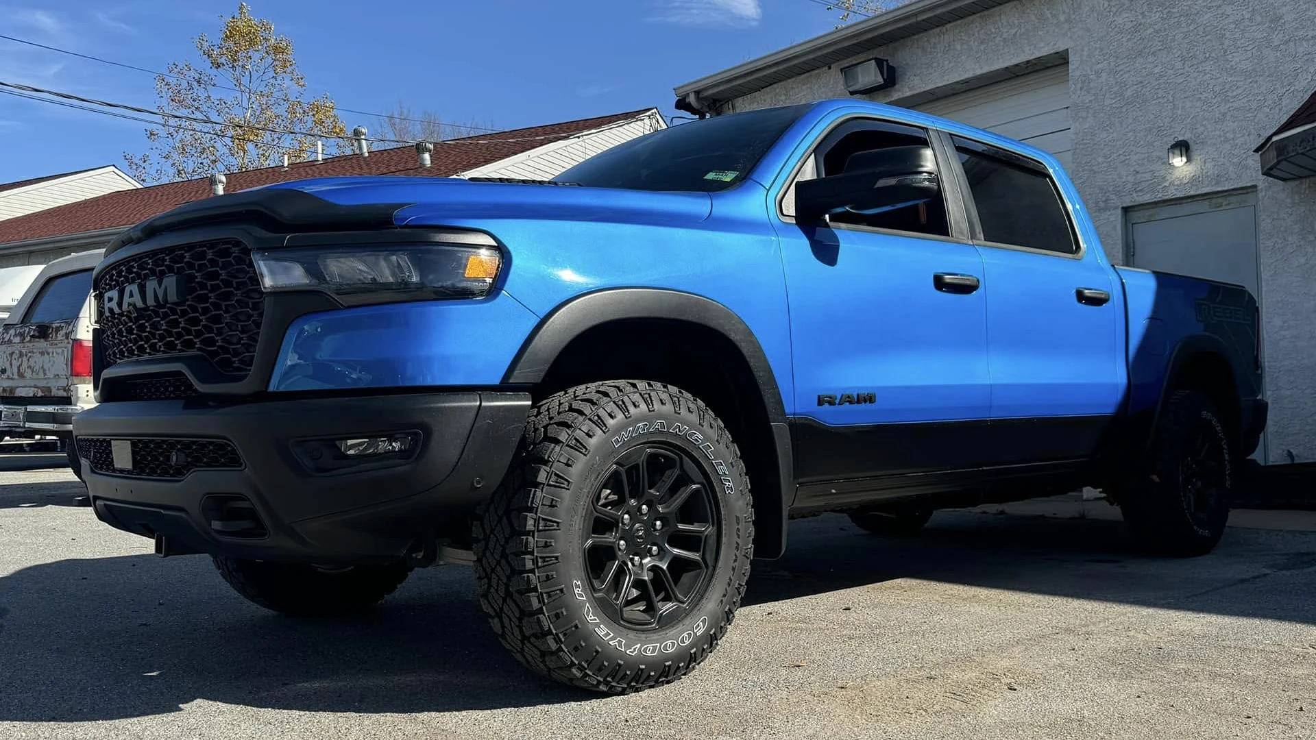 Захист порогів пікапа Dodge RAM від Line-X North America