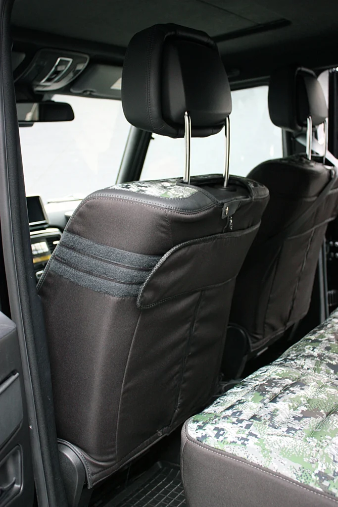 Тюнінг-проєкт MB G-class Gelendwagen захищений Line-X. Захисні чохли на передніх сидіннях.