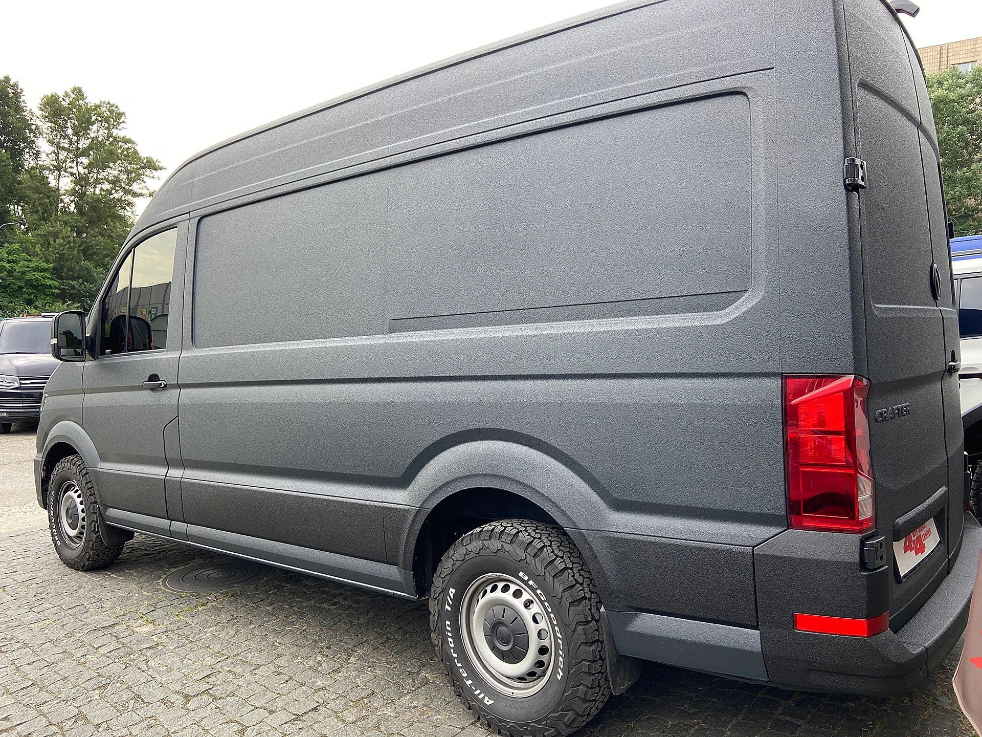 VW Crafter комплексно защищен Line-X