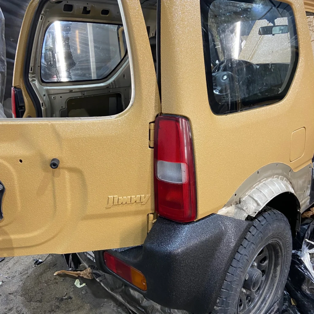 SUZUKI JIMNY. Завершення нанесення захисного покриття Line-X та складання автомобіля
